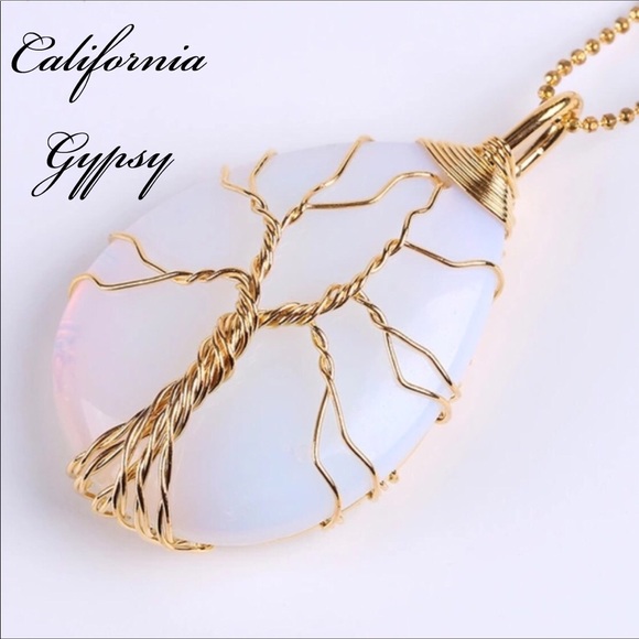 Jewelry - Opal tree of life necklace 🌲✨